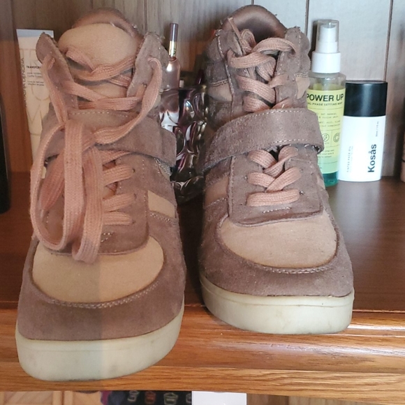 Shoes - Picture 2 of 3